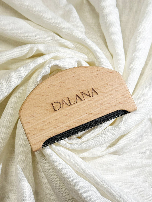 DALANA – Perie pentru haine groase (Premium Wool Brush)